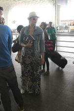 Huma Qureshi snapped at airport on 31st March 2016